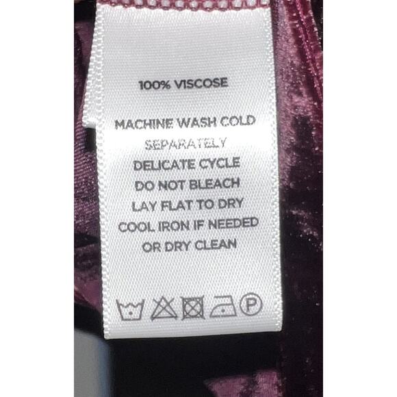 NWT Leo & Sage Crushed Velvet Short Sleeve Top Burgundy V Neck Size Large - Picture 8 of 8